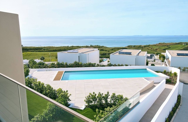 LUXURY OCEANFRONT WITH SHARED POOL - 24H