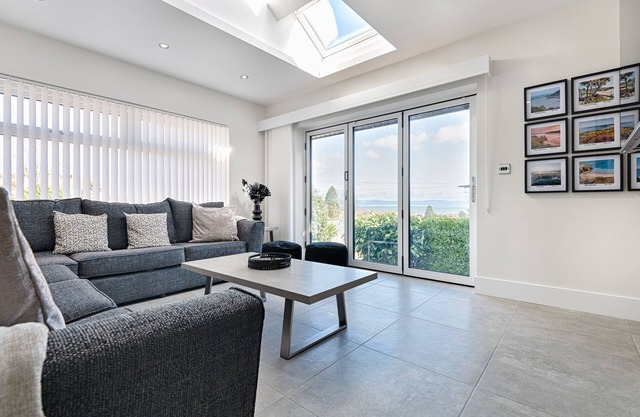 Luxury Property with Hot Tub and Sea Views