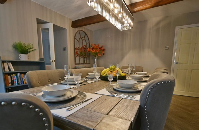 Luxury retreat - Log fire, parking, stunning views