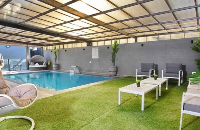 Luxury Retreat W/Pool, Jacuzzi & Entertainment