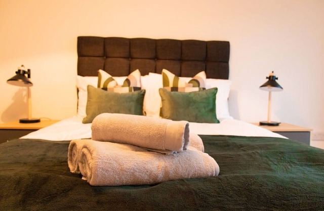 ***LUXURY TWO BEDROOM LONDON APARTMENT***