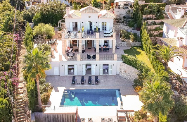Luxury villa with sea views - 400m from famous Portichol beach and 5 bedrooms.