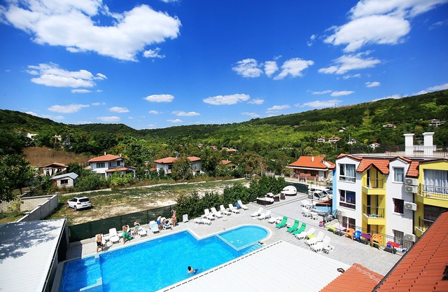 Luxury1bdrApartment in MiniSmart Complex RainbowGarden&Jacuzzi