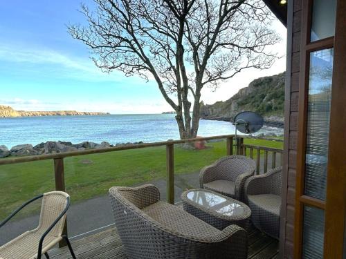 Lydstep Beach Village - 24 The Cove