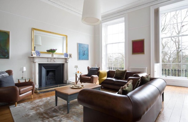 Magnificent Georgian 3-Bedroom Apartment in New Town