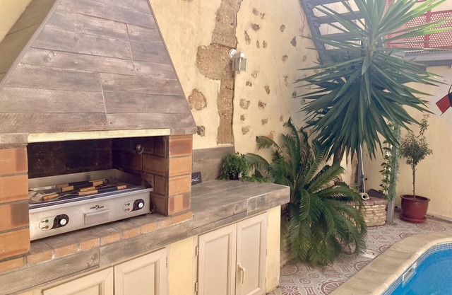 Magnificent house with heated pool 10 minutes from the beach