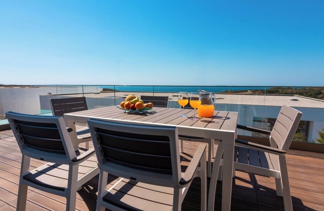 MAGNIFICENT LINKED VILLA WITH PRIVATE POOL - 12H