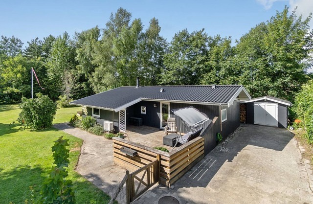 "Maiken" - 1.5km from the sea by Interhome