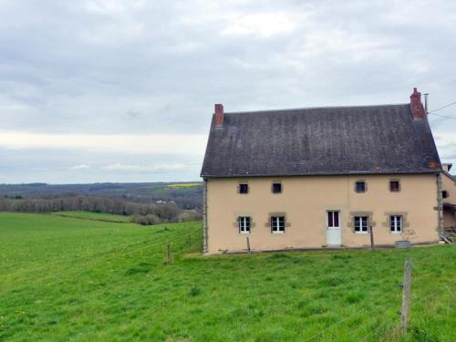 Maison de ferme avec vue dégagée et wifi inclus - FR-1-489-385