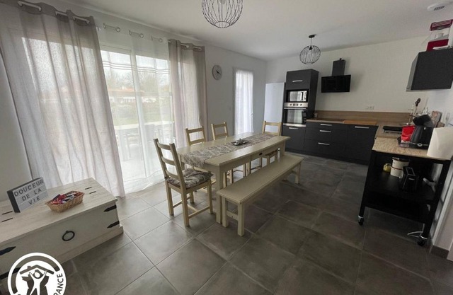 Maison PMR avec Jardin, 8 km de St-Gilles-Croix-de-Vie, 3 Chambres, Wifi et Vélos - FR-1-426-540