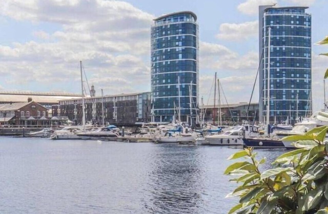 Marina Point East in Kent, Sleeps 4 with Parking