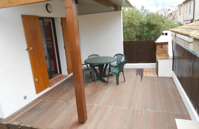 Marseillan-plage F2 air-conditioned large terrace 5 pers near sea/shops