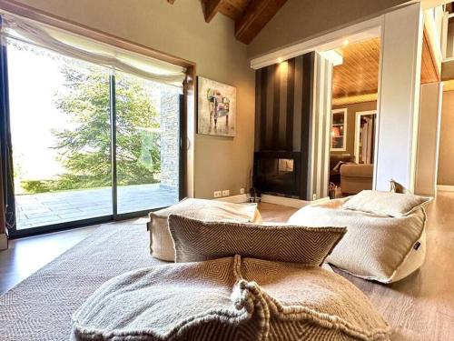 Mas Can Serra, casa a Queixans