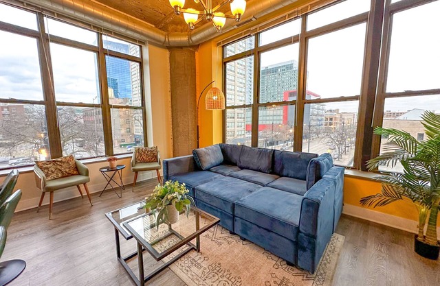 McCormick 2B/2Ba with optional parking for up to 6 guests