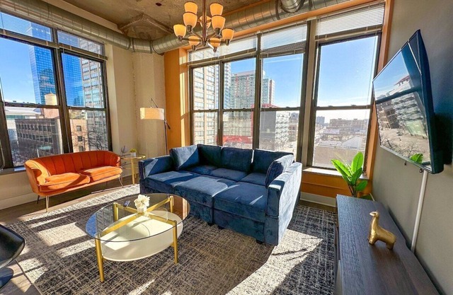 McCormick Place 2b/2b corner unit with optional parking for up to 6 guests