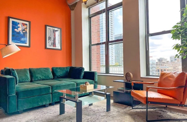 McCormick Place 2B/2B family oasis with optional parking for up to 8 guests