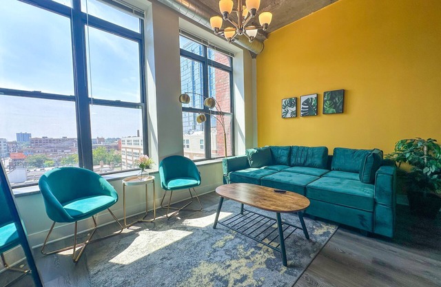 McCormick Place 2b/2b family unit with optional parking for up to 8 guests