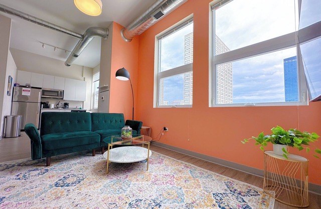 McCormick Place 2br/2ba with optional parking that sleeps 6