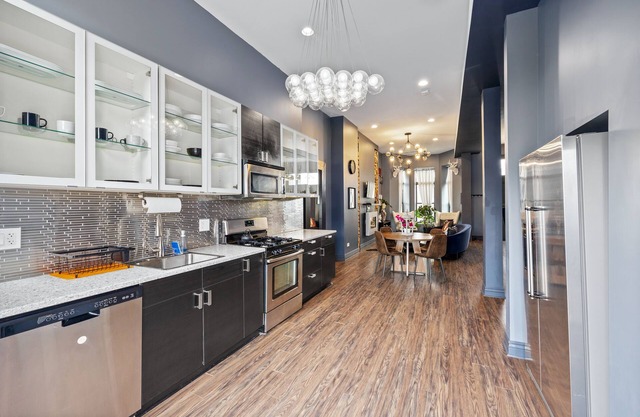 Mccormick Place Guest House