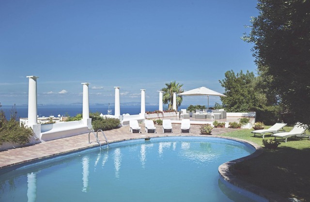 Mediterranean Style Villa with garden and pool