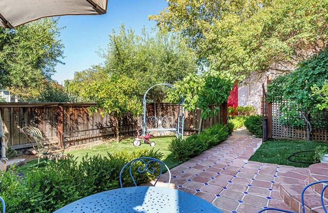 Metro Hotel and Cafe