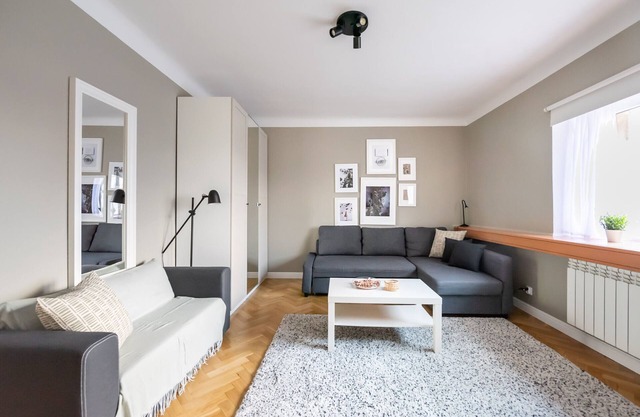 Metro Ratusz Arsenał Designer Studio