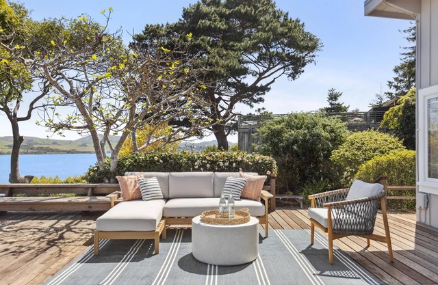 Mid-century cottage & studio with Tomales Bay views in Old Inverness