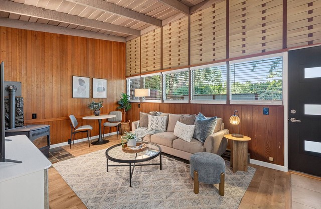 Mid-Century Hideaway, Near Forest Park