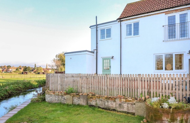 MILL COTTAGE, family friendly, with open fire in Edwinstowe