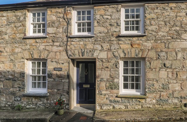 MILLFIELD, family friendly, with open fire in Newport, Pembrokeshire
