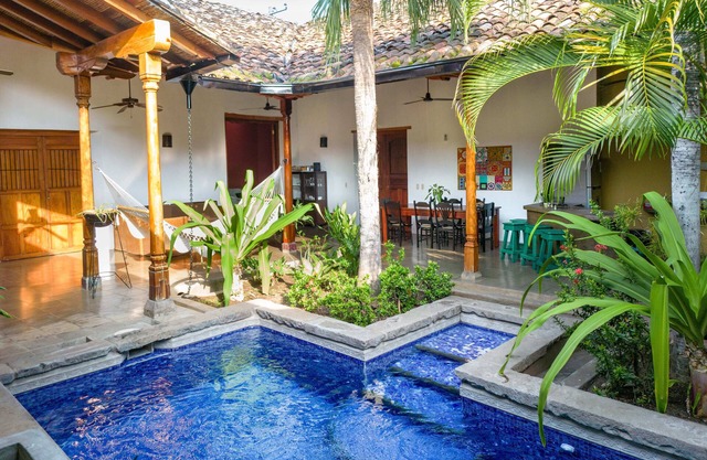 Miskitu House, Colonial Oasis Private Pool & Courtyard Heart of Granada