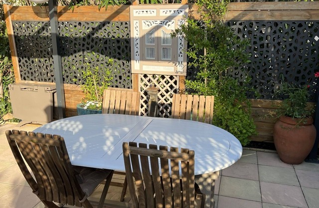 Mobilhome with terrace and private parking in a leisure residence.