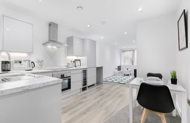 Modern 1 Bedroom Apartment in Central Newbury