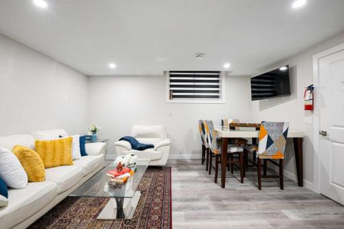 Modern 2BR Private Suite NW Near Airport & Amazing Shopping! Free Banff Pass, Netflix, Parking!