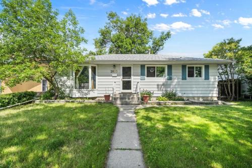 Modern 2BR Suite, Near Downtown, Walk to Dining &Transit