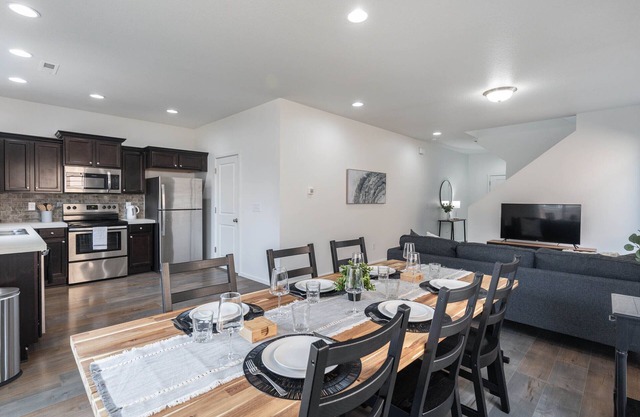 Modern 3b/2b Retreat near Portland. Must-See!