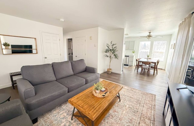 Modern 3BR Near Littleton