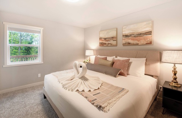 Modern 5Bd+3Ba Remodeled Home with AC, Wifi, BBQ, Backyard in brilliant Seattle