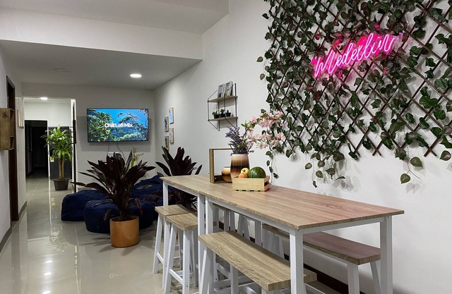 Modern 8 Bedroom Home in Laureles