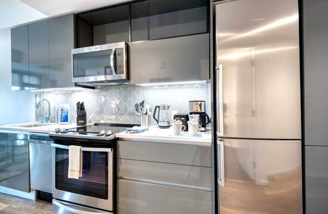 Modern Apt In South End-345-538