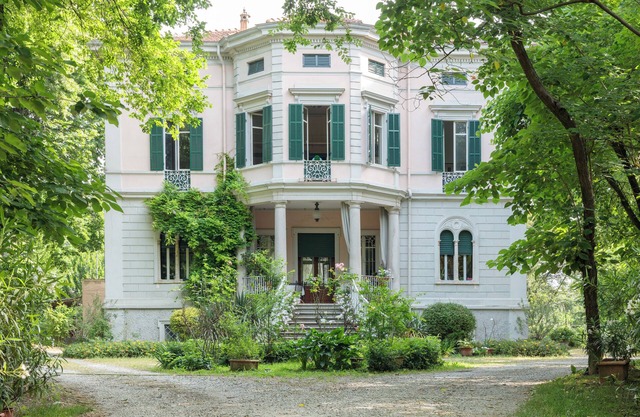 Modern bedroom with bathroom in a XIX Century villa at VILLA SPERANZA