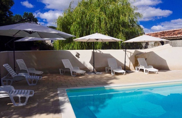 Modern Charentais gîte, heated pool, free wifi. Kids can be kids & adults relax