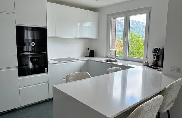 Modern Green & White - Apartment T3 60m2 Annecy - Parking Privé - Wifi - Netflix