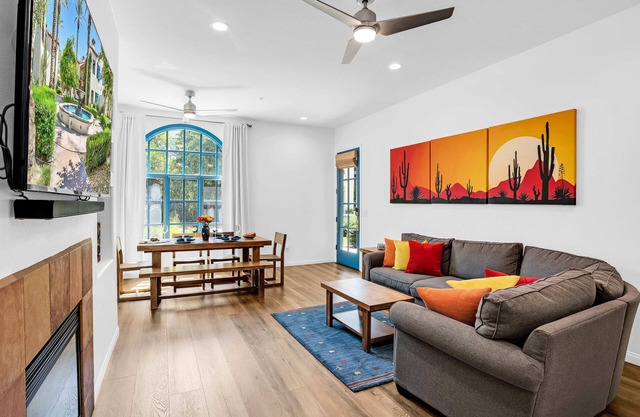 Modern King 2BR/2BA Legacy Villa near Main Pool