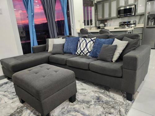 Modern Kingston Condo with Rooftop Pool and View