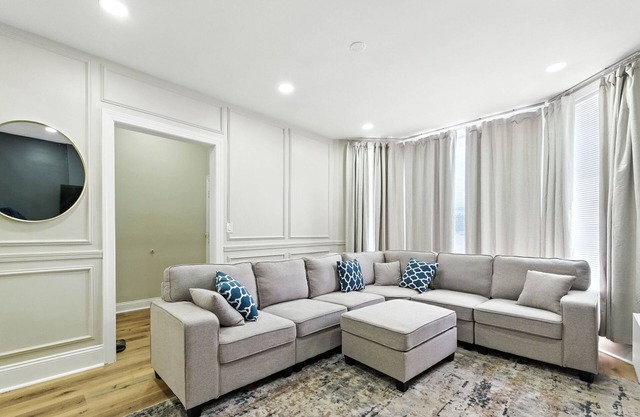 Modern Luxury Near the Loop