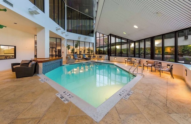 Modern Pet-Friendly Two Queen Room Close to NYC Day Trips