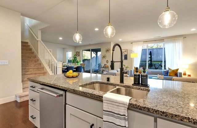 Modern Retreat near the Lake