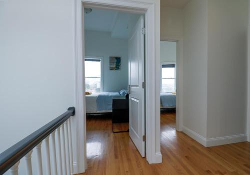 Modern & Spacious 4-Bedroom Apartment in Roxbury