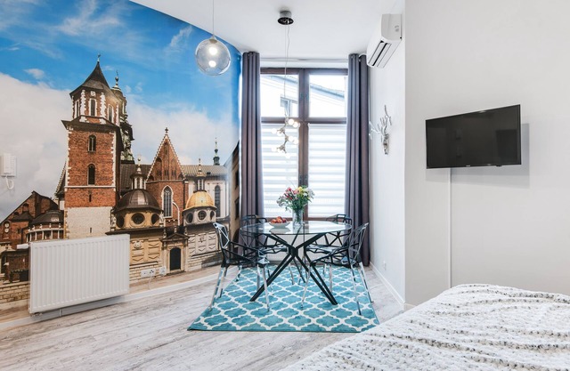 Modern Studio 5 Min To Main Square AH15